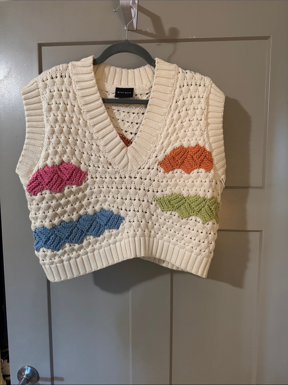 Sleeveless Cable Knit V-Neck Sweater Vest in Cream with Multicolor Clouds